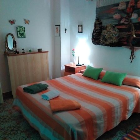Habitacion En Piso Compartido برشلونة المظهر الخارجي الصورة